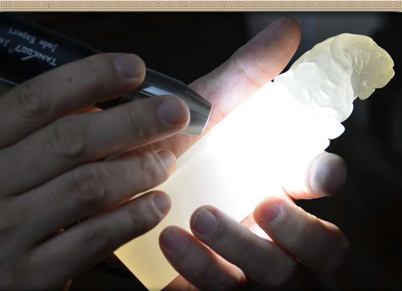 照玉強光手電筒不只可以鑒定琥珀，還可以鑒別各種的玉石、原石