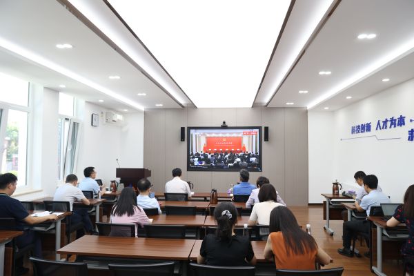 中心組學(xué)習(xí)1.jpg 中心組學(xué)習(xí)1.jpg